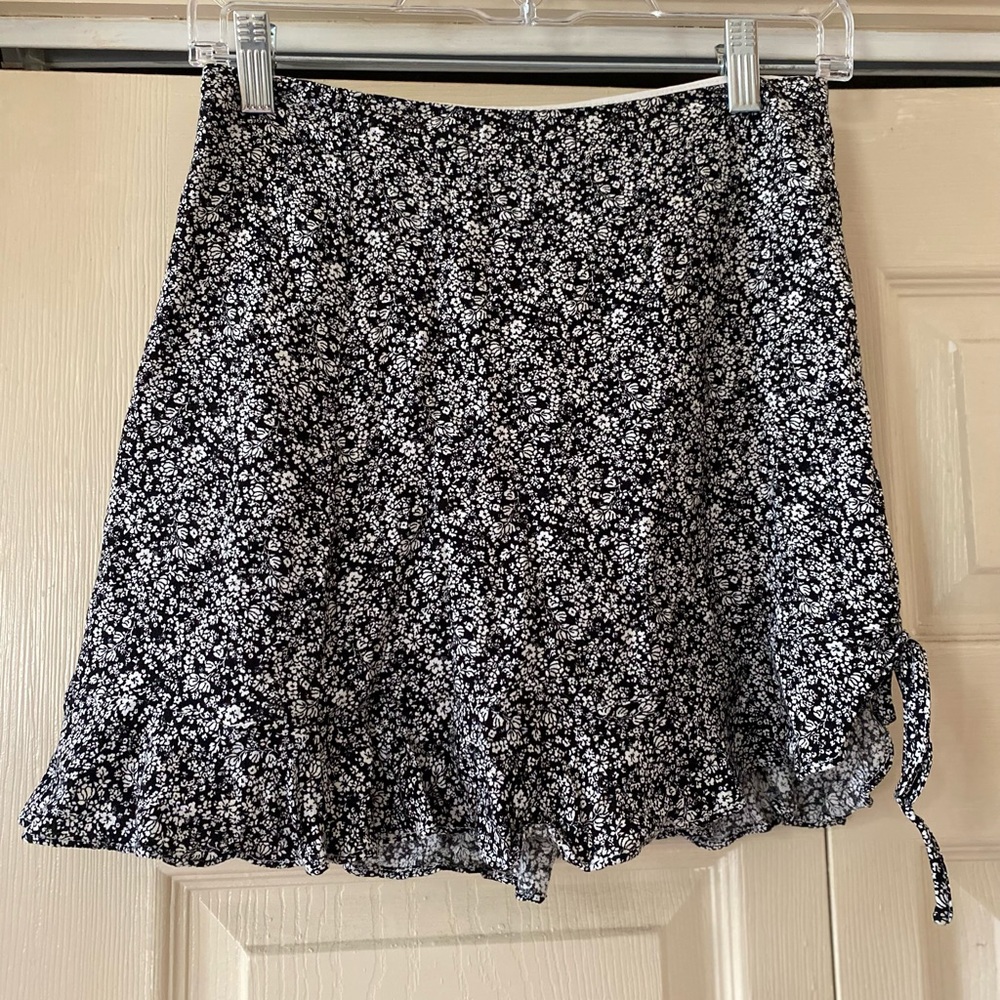 EUC Forever 21 Ruffle Mini Skirt Size Small